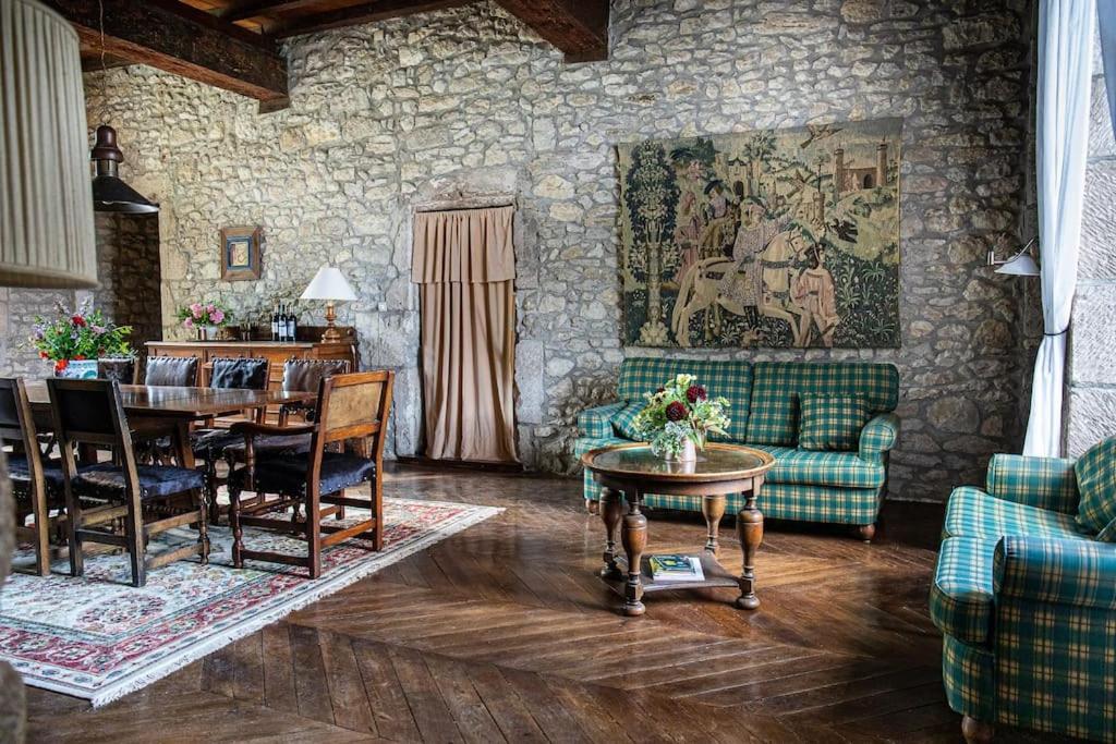 Chateau Barayre - Beautiful 12Th Century Castle With Pool And Large Garden Laussou Екстериор снимка