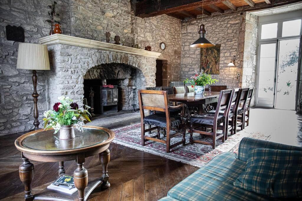 Chateau Barayre - Beautiful 12Th Century Castle With Pool And Large Garden Laussou Екстериор снимка